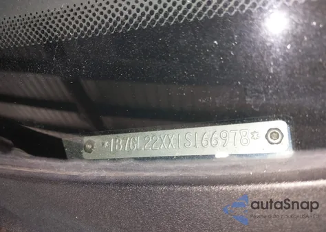 2001 Dodge Dakota Slt/Sport from USA, damaged, VIN 1B7GL22XX1S166978